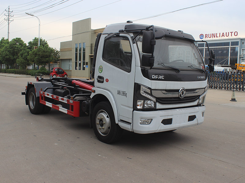 東風(fēng)D7多利卡鉤臂車SCS5120ZXXEQ6車廂可卸式垃圾車