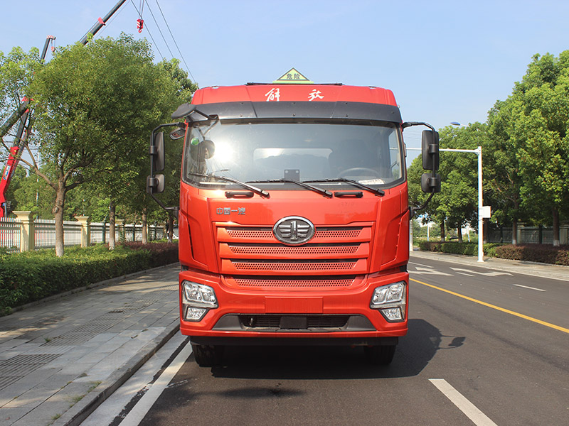 解放19立方SCS5320GFWCA6腐蝕性物品罐式運(yùn)輸車(chē)